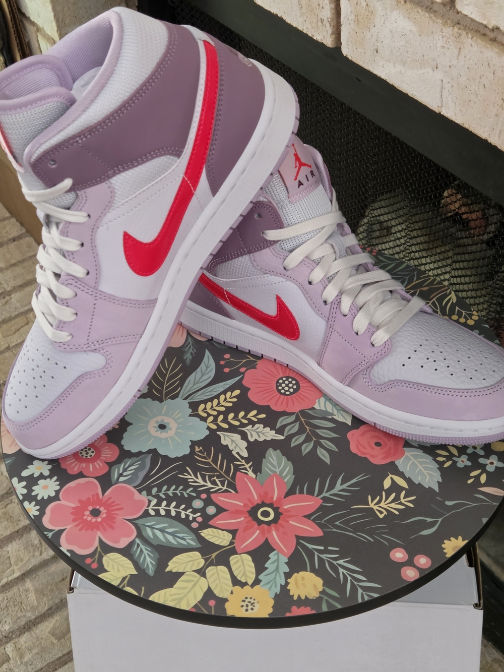 Brand New AJ1-mid Valentines Day Sneakera